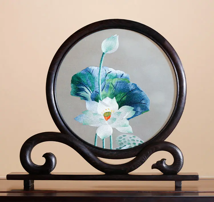 Moonlight Over the Lotus Pond – Hand-Embroidered Double-Sided Art Display